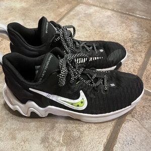 Nike Youth Basketball Shoes